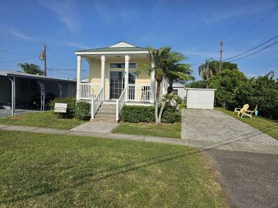 Photo 3 of 40 of home located at 1415 Main St Dunedin, FL 34698