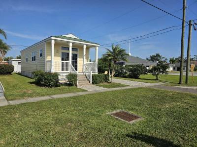 Photo 2 of 40 of home located at 1415 Main St Dunedin, FL 34698