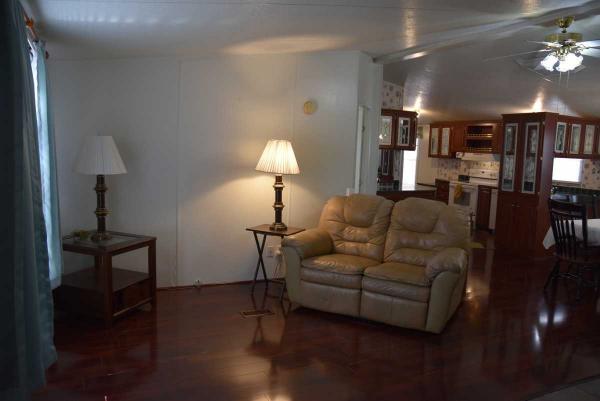 2000 Oakwood 203 Manufactured Home