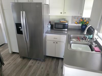 Photo 4 of 13 of home located at 3901 Bahia Vista St. #600 Sarasota, FL 34232