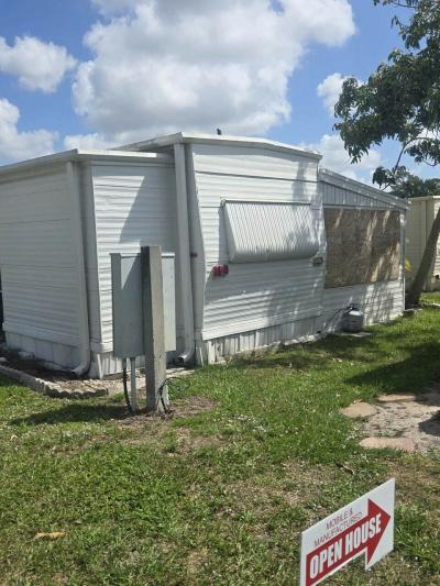 Photo 2 of 4 of home located at 37328 Allen Ct. Lot# N01 Avon Park, FL 33825
