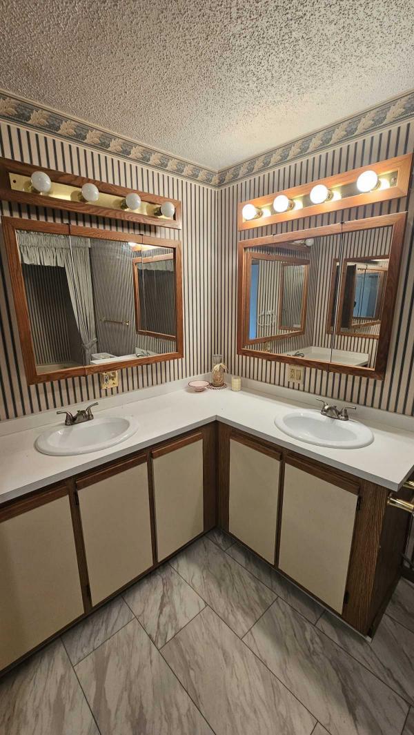 1992 Rochester Manufactured Home