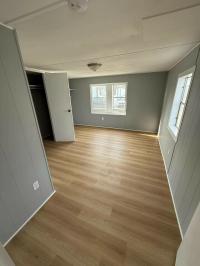 1986 Holly Park Manufactured Home