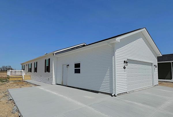 Photo 1 of 2 of home located at 5471 Suffolk Drive Lot 298 Holly, MI 48442