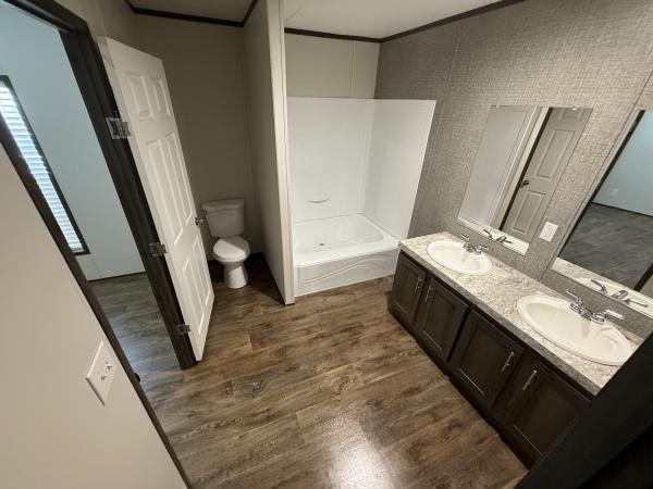 2022 240PU16763U  Home