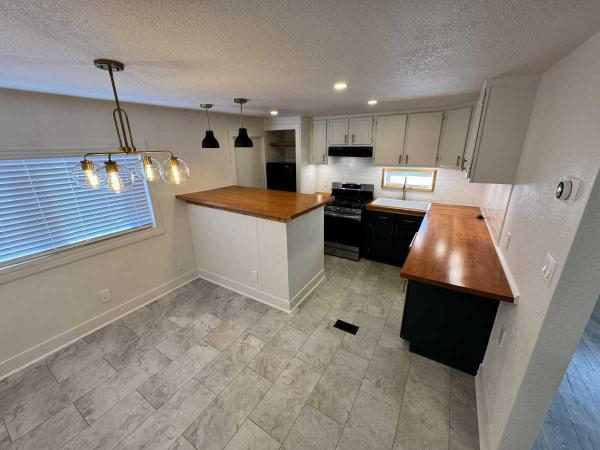1976 LONH Mobile Home
