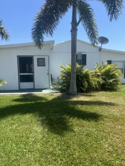 Photo 4 of 40 of home located at 4425 Us Hwy 441 S Lot #11 Okeechobee, FL 34974