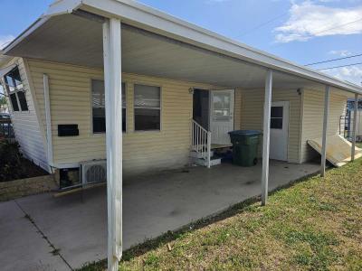Photo 4 of 19 of home located at 10802 1st Way N Saint Petersburg, FL 33716