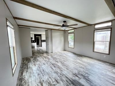 Photo 4 of 10 of home located at 3215 E Plantation Dr La Porte, TX 77571