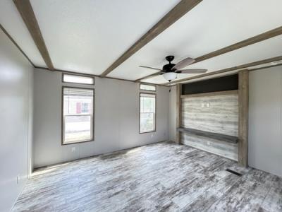 Photo 5 of 10 of home located at 3215 E Plantation Dr La Porte, TX 77571
