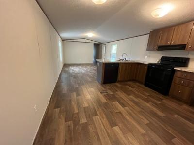 Photo 5 of 13 of home located at 302 Goldilock Ln Alabaster, AL 35114