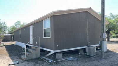 Photo 2 of 16 of home located at 272 W Evelyn St La Pryor, TX 78872