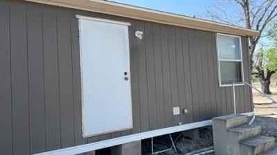 Photo 3 of 16 of home located at 272 W Evelyn St La Pryor, TX 78872