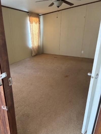 Photo 5 of 16 of home located at 272 W Evelyn St La Pryor, TX 78872