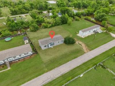 Photo 2 of 15 of home located at 12424 Annette Rd Angleton, TX 77515
