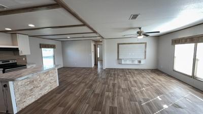 Photo 5 of 24 of home located at 103 Cielo Lindo Dr Elgin, TX 78621
