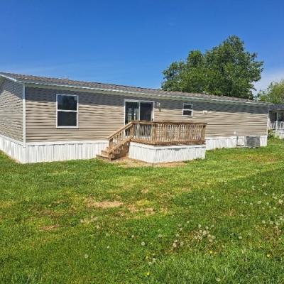 Photo 2 of 13 of home located at 2416 Harbour Town Ct Evansville, IN 47715