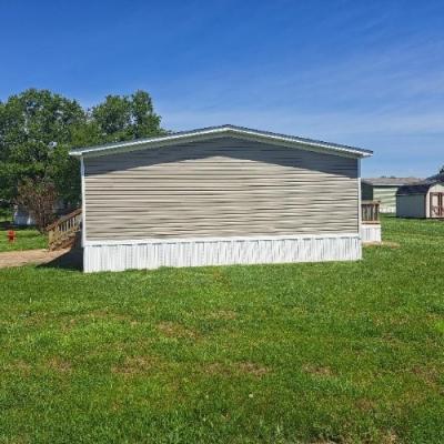 Photo 3 of 13 of home located at 2416 Harbour Town Ct Evansville, IN 47715