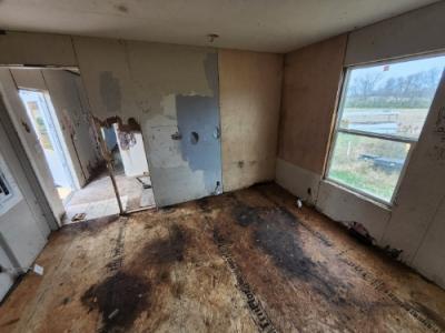 Photo 5 of 10 of home located at 1042 Illinois Rt 1 Grayville, IL 62844