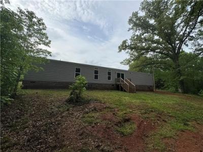 Photo 2 of 28 of home located at 147 Cricket Ln Easley, SC 29640