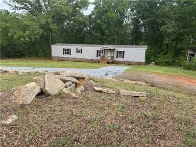 Photo 3 of 28 of home located at 147 Cricket Ln Easley, SC 29640