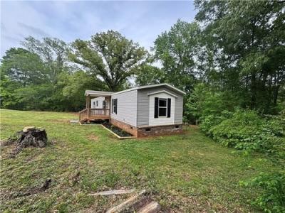 Photo 4 of 28 of home located at 147 Cricket Ln Easley, SC 29640