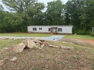 Photo 5 of 28 of home located at 147 Cricket Ln Easley, SC 29640