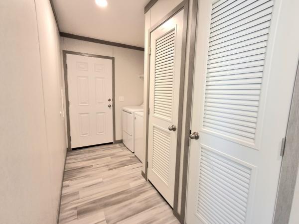 2025 Clayton 95PLH16763E (w/Porch) Mobile Home