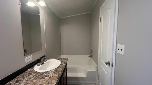 2017 Oak Creek Yes Mobile Home