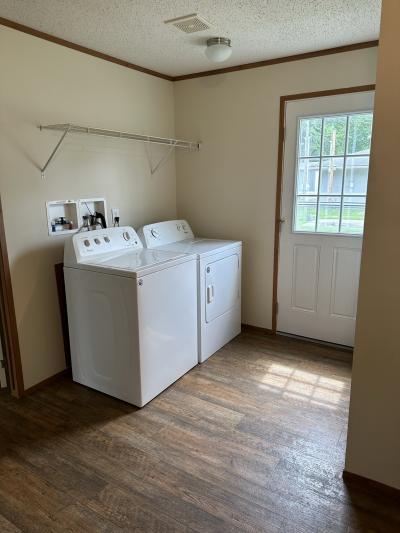 Photo 4 of 24 of home located at 19 Davy Crockett Trail #101 Louisville, KY 40216