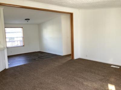 Photo 5 of 19 of home located at 6994 Chippewa Dr Romulus, MI 48174