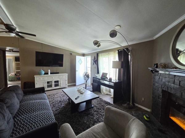1988 Oak Springs Manufactured Home