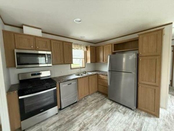 2023 Commodore Mobile Home