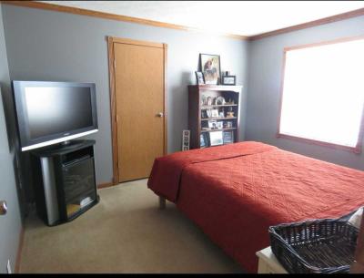 Photo 4 of 27 of home located at 415 James Rd Elwood, IL 60421