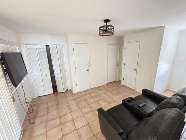 1990 Castle Manufactured Home