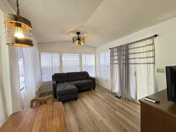 1990 Castle Manufactured Home