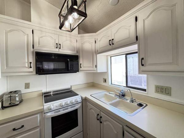 1990 Castle Manufactured Home