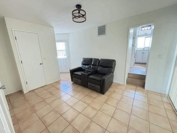 1990 Castle Manufactured Home