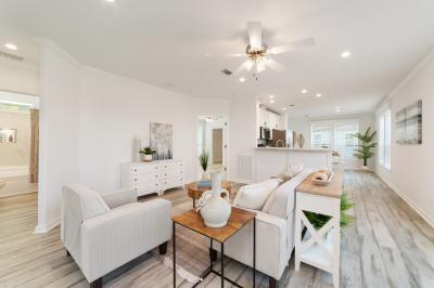 Photo 2 of 18 of home located at 518 Rahm Way Lady Lake, FL 32159