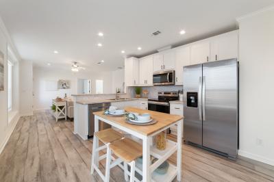 Photo 5 of 18 of home located at 518 Rahm Way Lady Lake, FL 32159