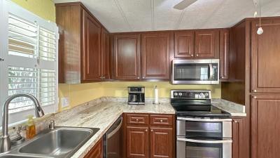 Photo 3 of 18 of home located at 206 Magnolia Dr Lady Lake, FL 32159