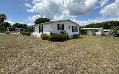 Photo 3 of 17 of home located at 28601 Helena Run Dr Leesburg, FL 34748