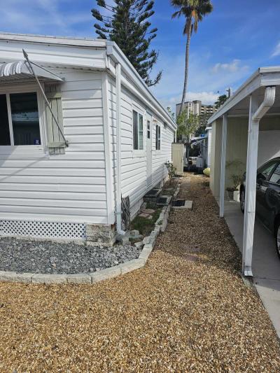 Photo 4 of 5 of home located at 1375 Pasadena Ave South Pasadena, FL 33707