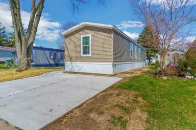 Photo 3 of 19 of home located at 170 Meadows Cir Wixom, MI 48393