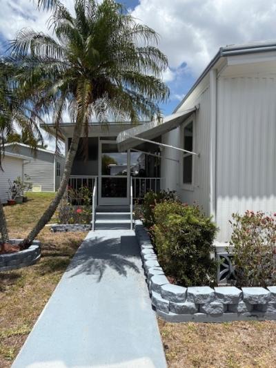 Photo 4 of 51 of home located at 92 Cottonwood Lane Naples, FL 34112