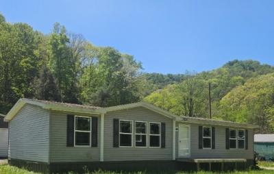Mobile Home at 35 Lakeshore Dr Chapmanville, WV 25508