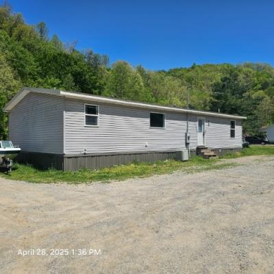 Photo 2 of 14 of home located at 35 Lakeshore Dr Chapmanville, WV 25508