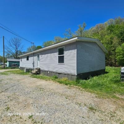 Photo 3 of 14 of home located at 35 Lakeshore Dr Chapmanville, WV 25508