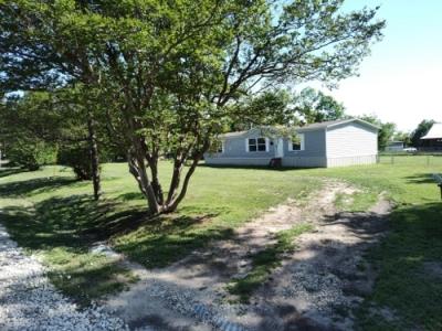 Mobile Home at 407 S 2nd St Lott, TX 76656