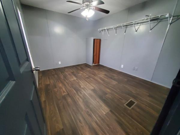 2005 PARK MODEL Mobile Home